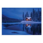 تابلو شاسی طرح کلبه جنگلی پوشیده از برف Forest House Covered in Snow مدل NV0796