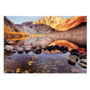 پوستر طرح چشم انداز زیبای کوهستان و دریاچه پاییزی Convict Lake Autumnمدل NV0781
